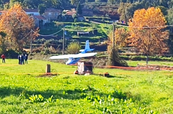 Aeronave aterra de emergência em terreno agrícola em Santo Tirso