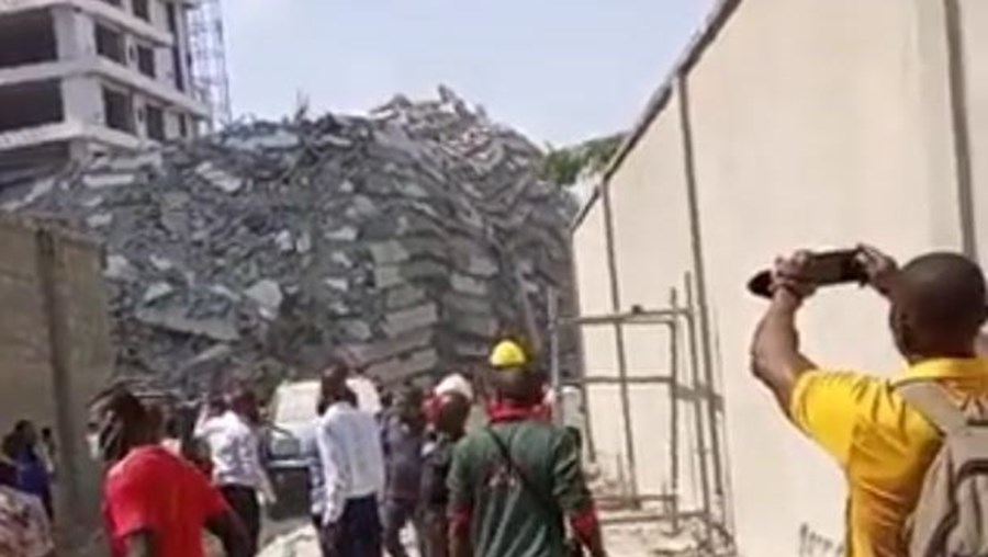 Prédio de 21 andares desaba na Nigéria