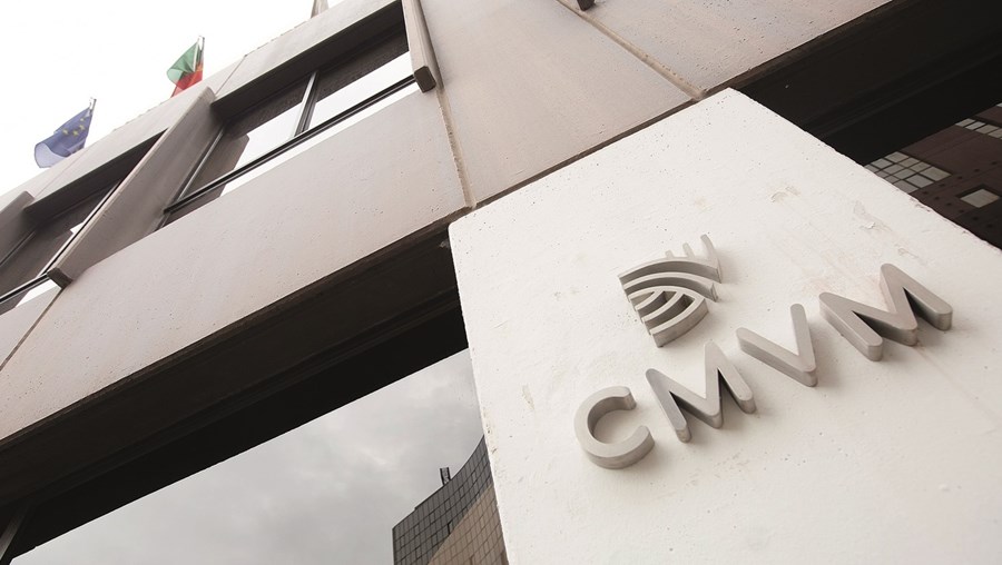CMVM registou até setembro passado mais de sete milhões de euros em punições aplicadas e distinguiu-se entre os reguladores financeiros