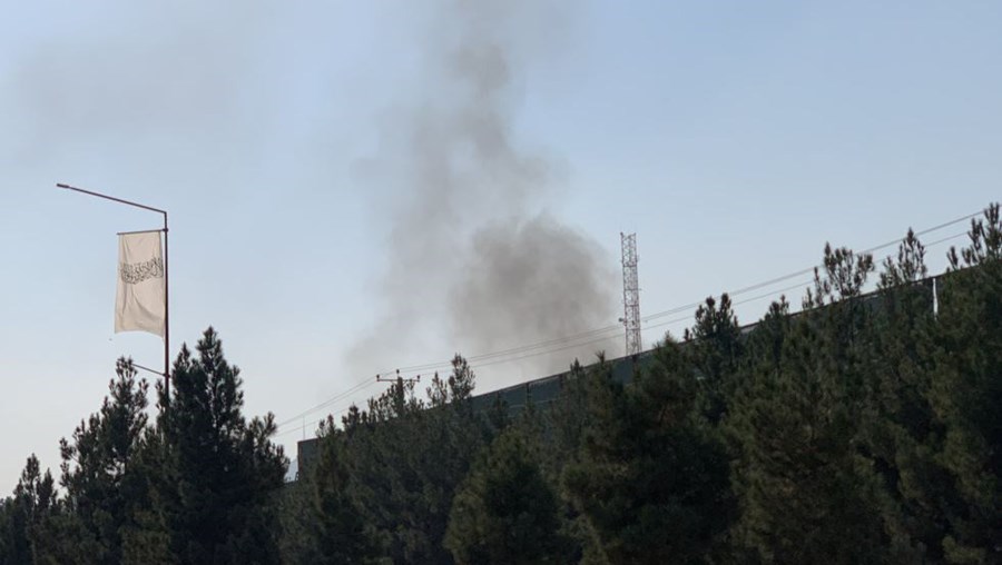 Duas explosões seguidas de tiroteio perto do hospital militar de Cabul