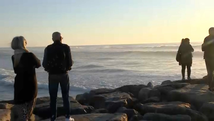 Homem desaparece na praia de Canidelo após queda de parapente