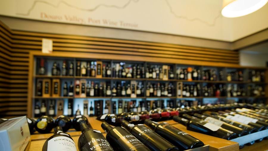 Várias iniciativas de divulgação do vinho do Porto e da Madeira foram realizadas através de um esquema fraudulento