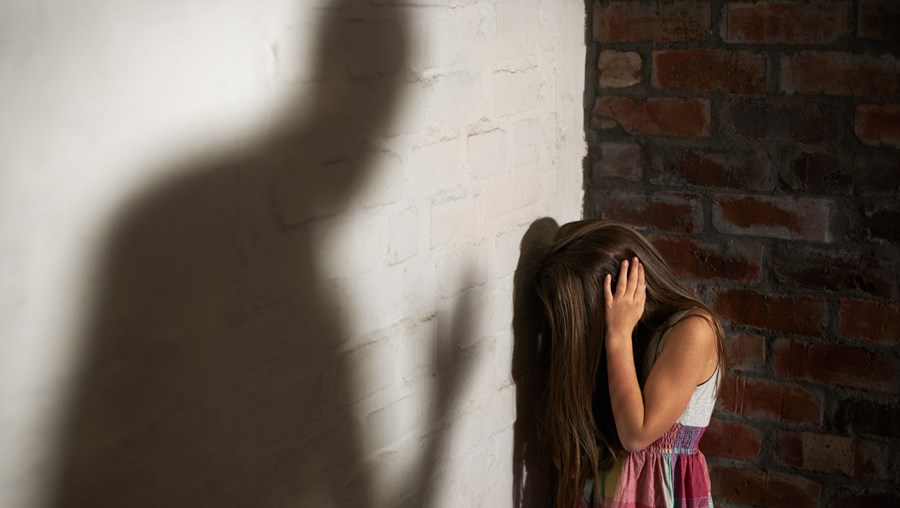 Menina foi violentada entre abril de 2020 e a passada quinta-feira, quando finalmente fez a denúncia na escola