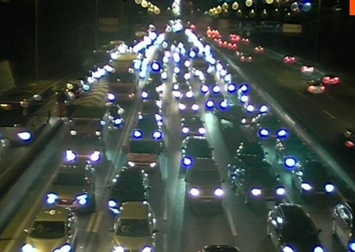 Acidente na Ponte 25 de Abril provoca longas filas de trânsito no sentido Almada-Lisboa