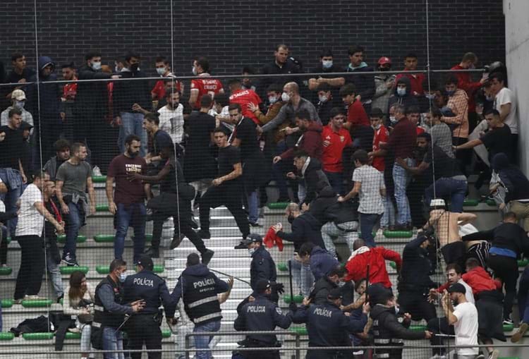 Sporting vence Benfica e assume liderança isolada no nacional de futsal em jogo que terminou com confrontos