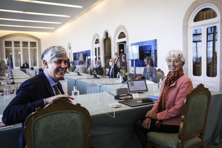 Governador do Banco de Portugal, Mário Centeno (E), presidente do Banco Central Europeu (BCE), Christine Lagarde (D)