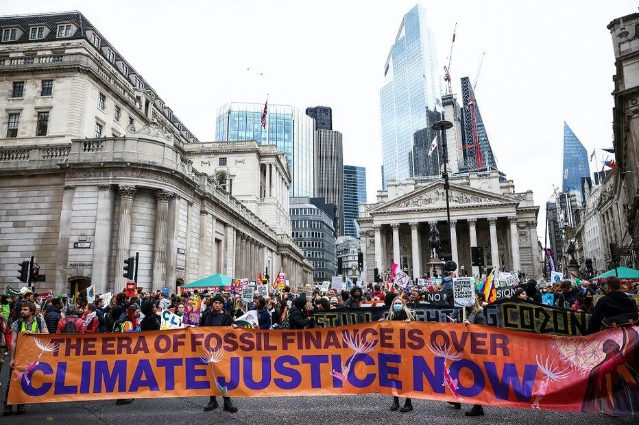 COP26: Manifestação enfrenta chuva em Glasgow para exigir ação climática