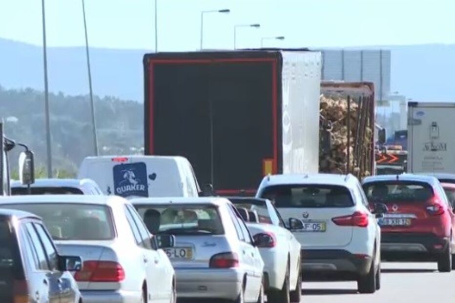 Condutor alcoolizado e em contramão provoca aparatoso acidente na A28
