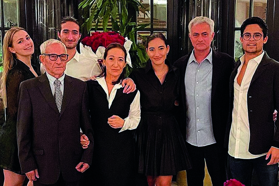 Matilde Mourinho acompanhada pela família num jantar, em Roma 