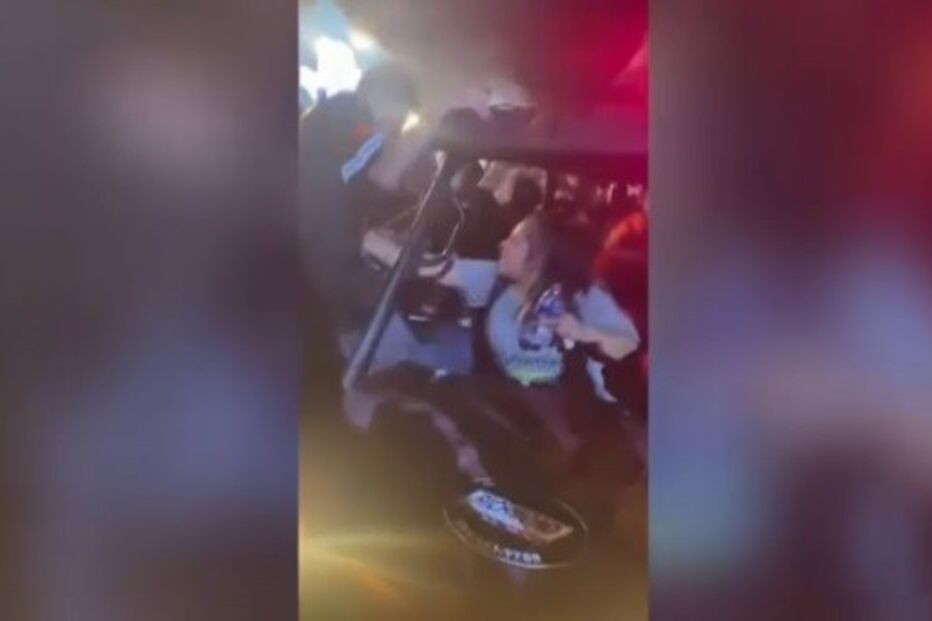 O caos no concerto de Travis Scott onde oito pessoas morreram esmagadas contra o palco