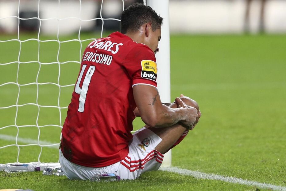 Lucas Veríssimo lesionou-se no jogo deste domingo diante do Sp. Braga