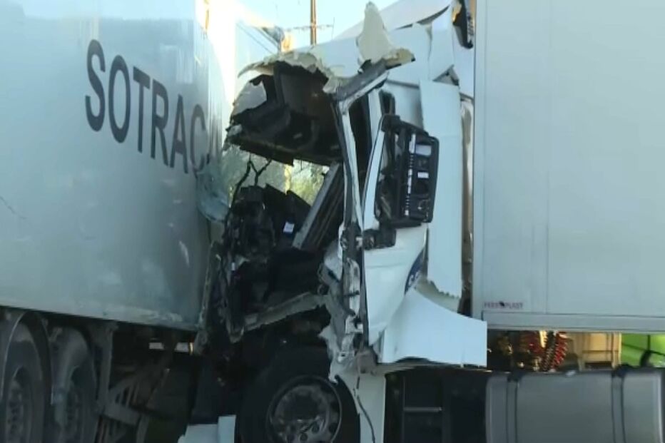 Estrada nacional em Beja cortada ao trânsito devido a acidente com dois camiões