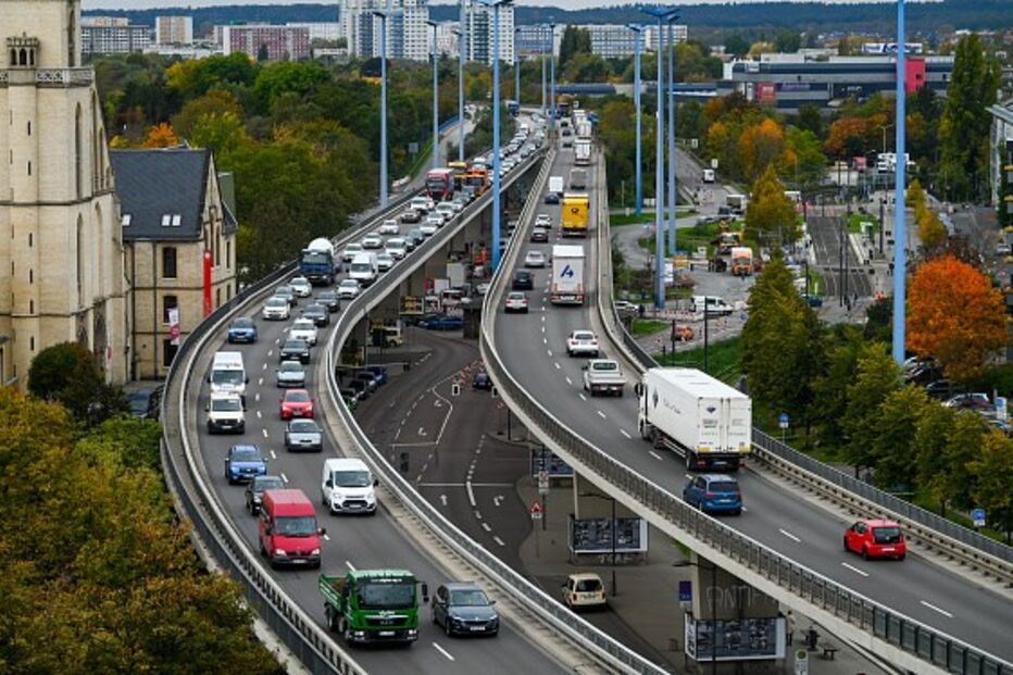 Portugal ausente de compromisso para acelerar fim de veículos poluentes até 2040