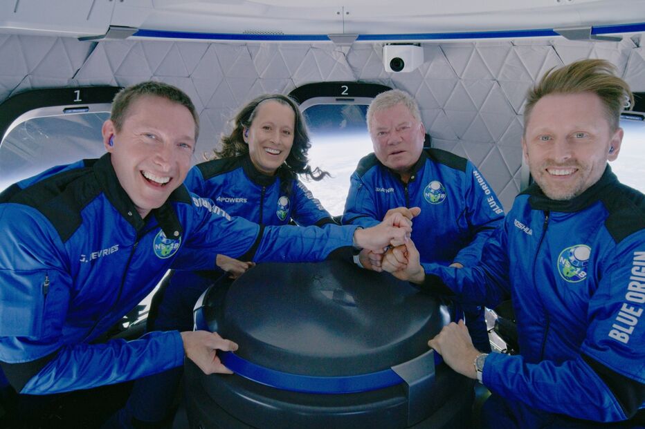 Glen de Vries (à esquerda), 49, foi ao espaço no foguetão New Shepard da Blue Origin no mês passado