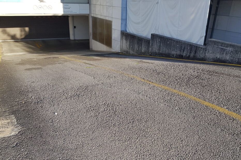 Homem morre atropelado em acesso de garagem em Santa Maria da Feira