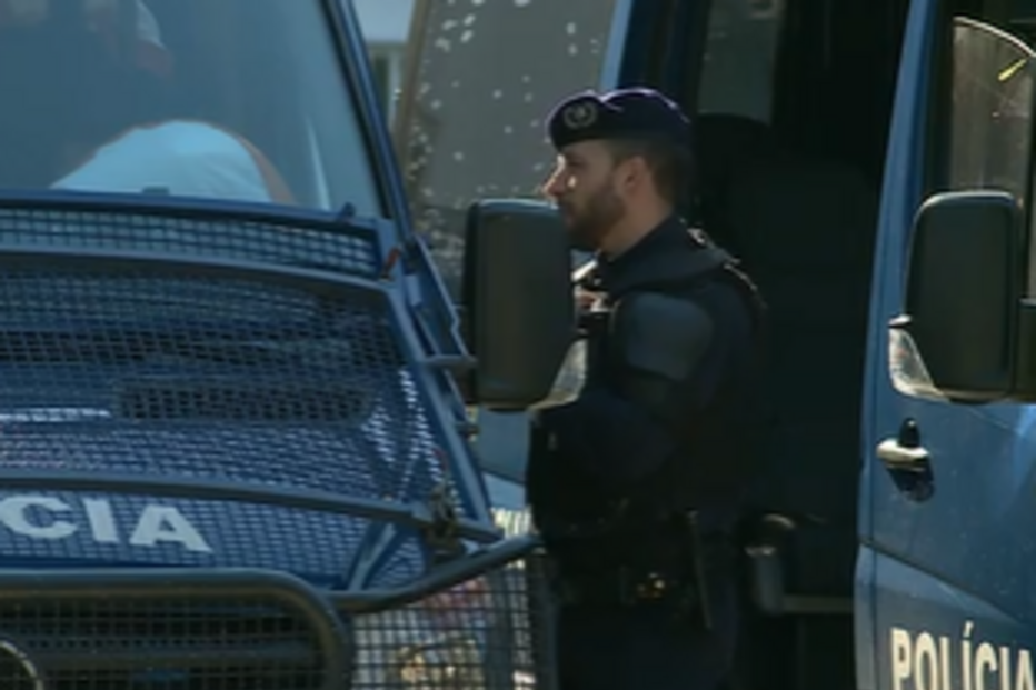 Suspensões pesadas para 21 polícias de elite do Porto