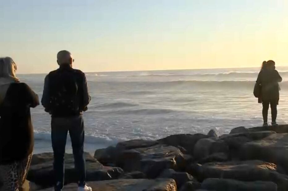 Homem desaparece na praia de Canidelo após queda de parapente