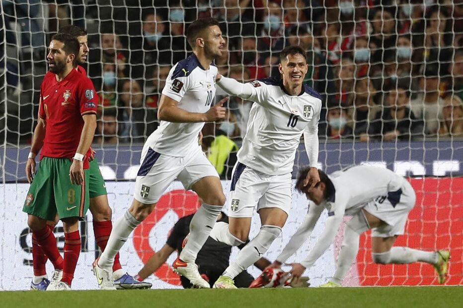 Intervalo no Estádio da Luz com primeira parte agitada e oportunidades falhadas