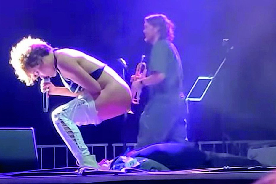 Sophia Urista é a vocalista dos Brass Against e fez agora saltar o grupo para as primeiras páginas dos jornais