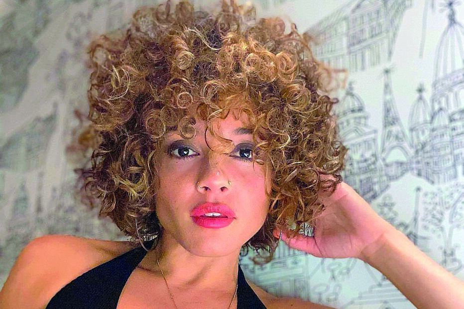 Sophia Urista é a vocalista dos Brass Against e fez agora saltar o grupo para as primeiras páginas dos jornais