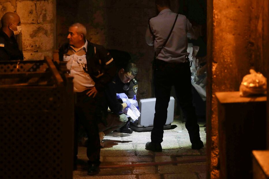 Adolescente palestiniano abatido a tiro após esfaquear dois polícias israelitas