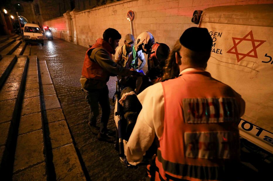 Adolescente palestiniano abatido a tiro após esfaquear dois polícias israelitas
