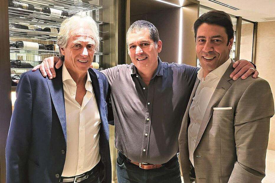 Jorge Jesus , Pedro Cardoso (dono do restaurante situado em Lisboa) e Rui Costa, após o almoço