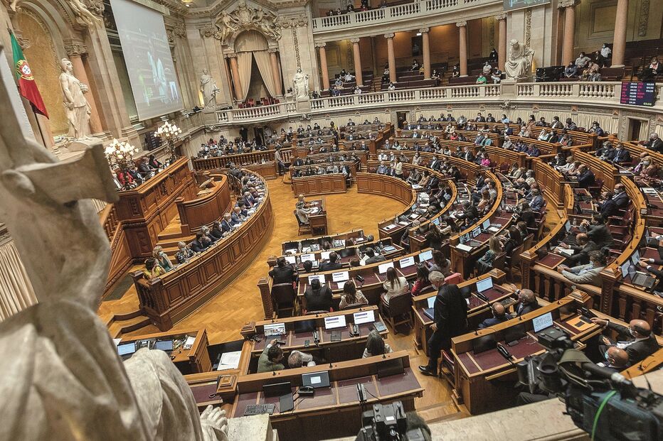 Parlamento aprovou a criminalização do enriquecimento injustificado de políticos e de altos cargos públicos 