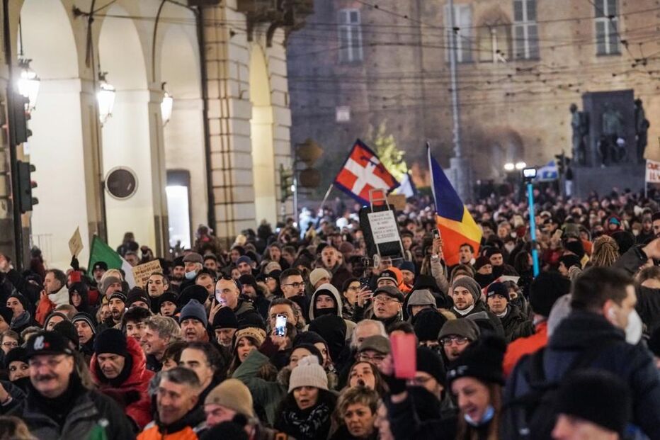 Protestos em vários países europeus contra restrições para conter nova vaga da Covid