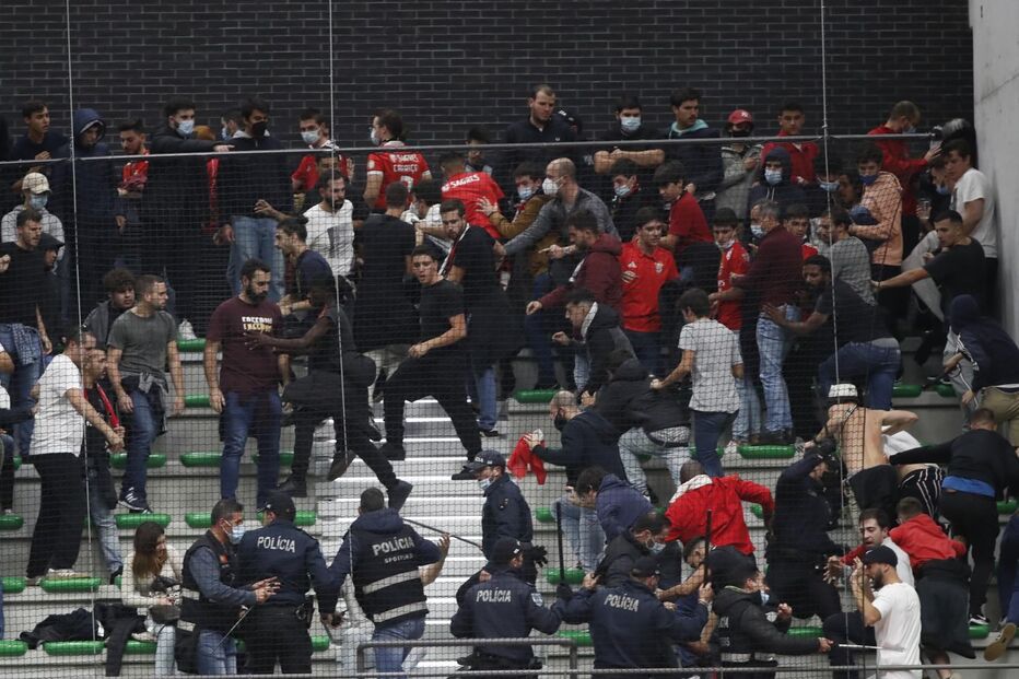 Sporting vence Benfica e assume liderança isolada no nacional de futsal em jogo que terminou com confrontos