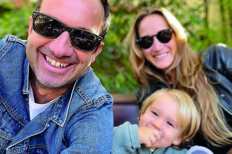 Família sorridente no Zoo 