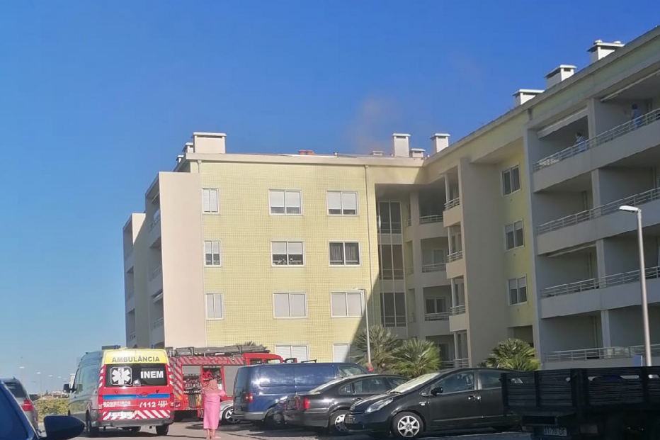 Incêndio deflagrou num prédio em Gaia