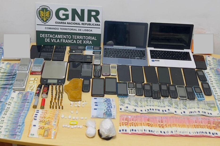 Material e dinheiro apreendido pela GNR durante a operação