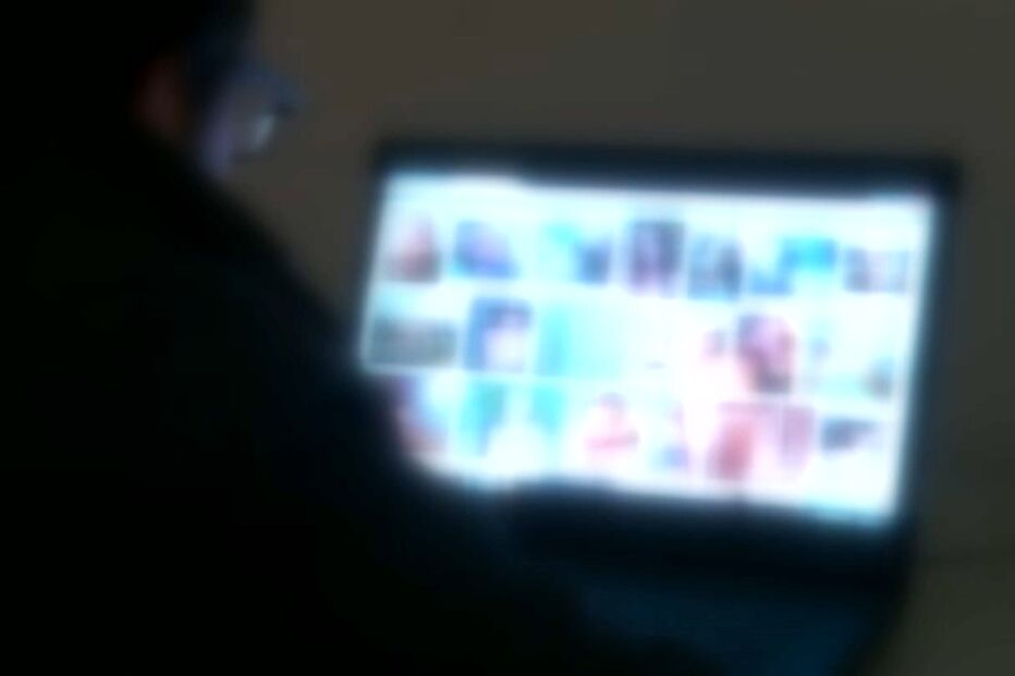 Apanhado com ficheiros pornográficos