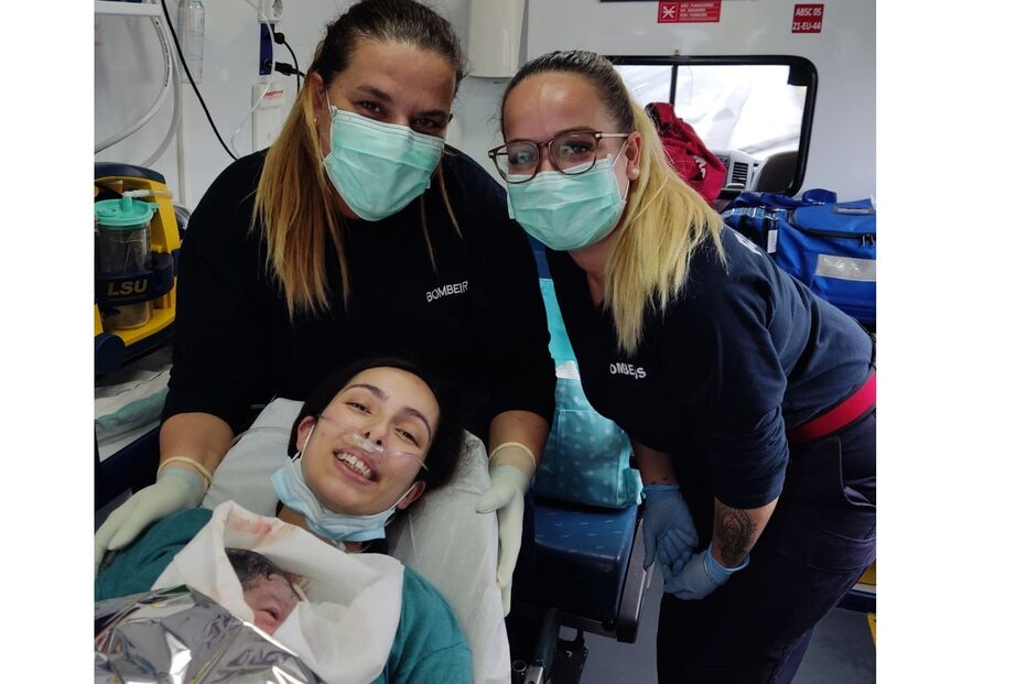 2021-11-25_17_00_24 Bombeiros de Sines realizaram parto em ambulância .jpg