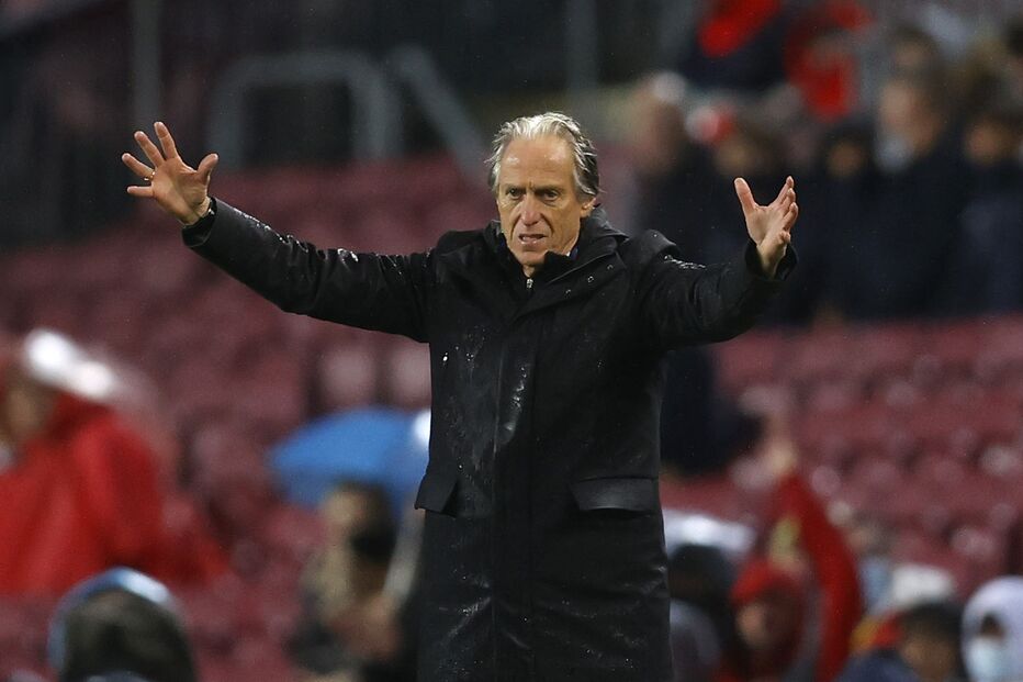 Jorge Jesus pondera alterações