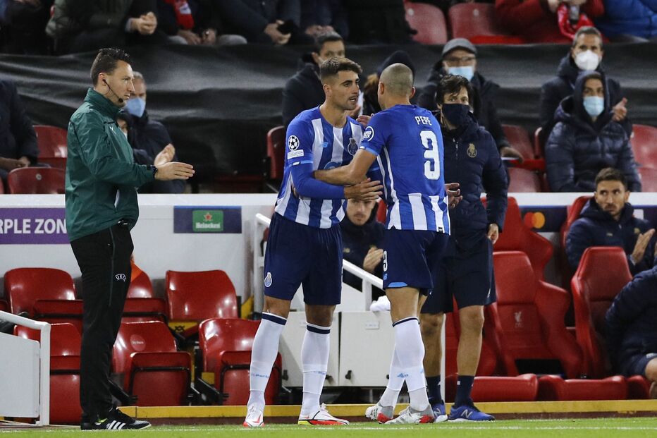 Pepe cede lugar a Fábio Cardoso
