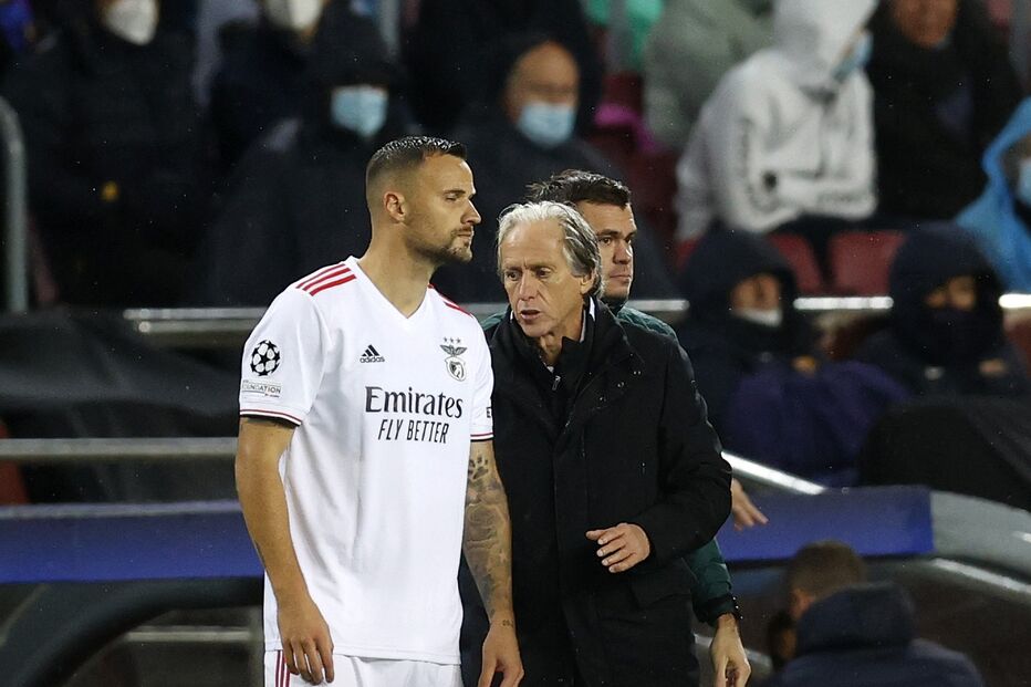 Seferovic mantém a confiança  do treinador Jorge Jesus)
