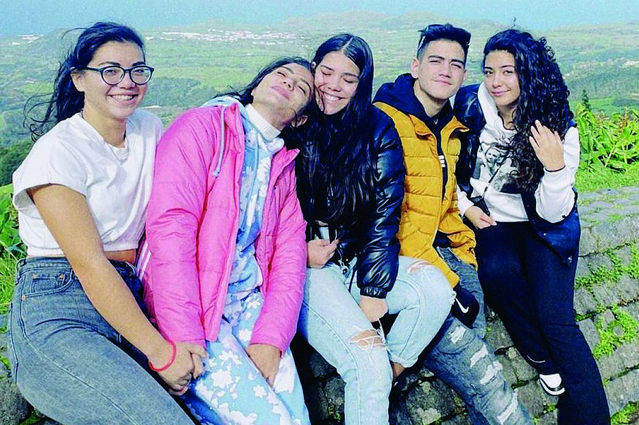 Carolina acompanhada pelos irmãos. Registos foram partilhados online 