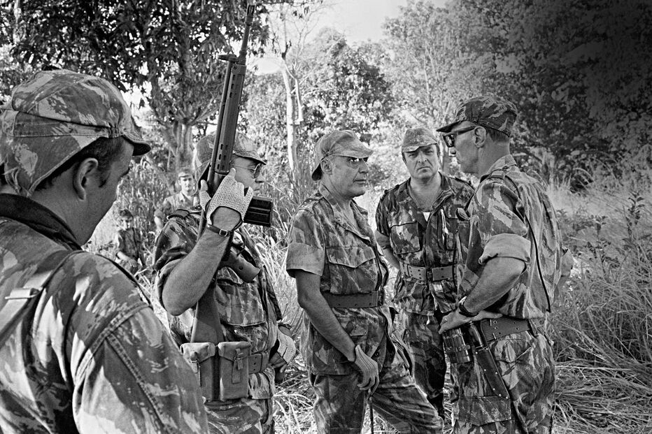 Durante a Operação Ostra Amarga, Chauvel fotografou Spínola, para ela uma espécie de Erich von Stroheim, um elegante ator americano em voga na época  