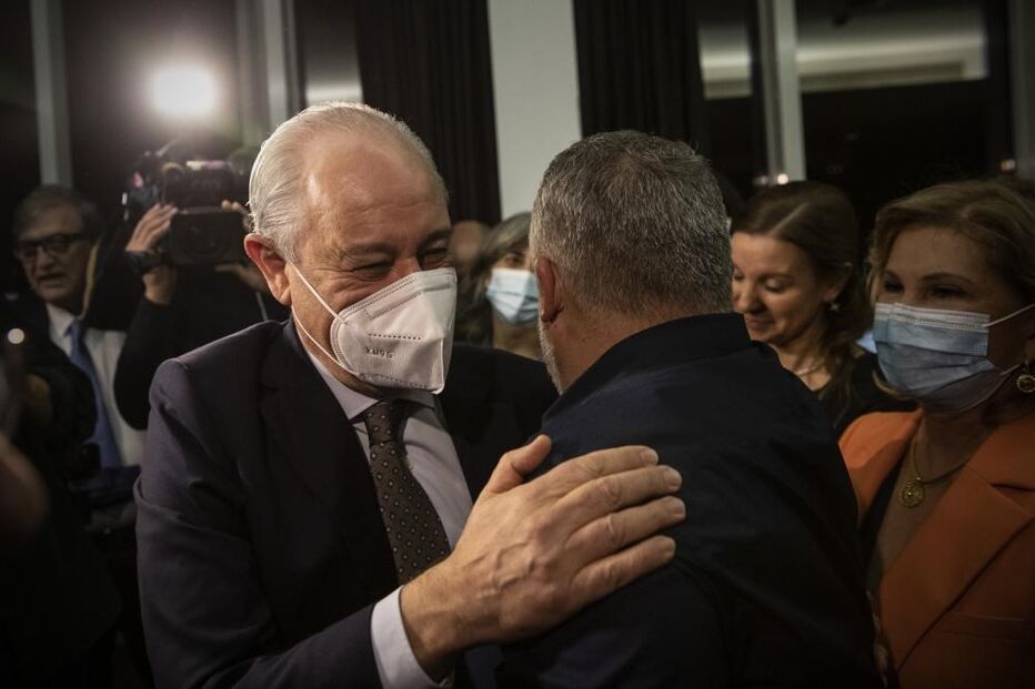 Rui Rio festeja reeleição no PSD