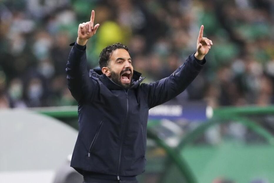 Rúben Amorim desvaloriza os rumores que o apontam ao Man. United e garante que vai continuar a ser treinador do Sporting 