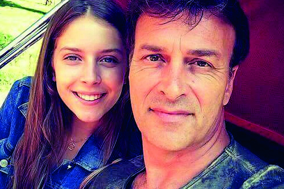 Sara Carreira com o pai, Tony, num momento de cumplicidade. Vítima tinha 21 anos 