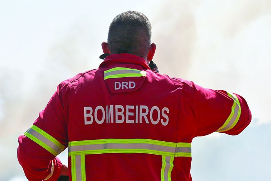 Bombeiros combateram as chamas