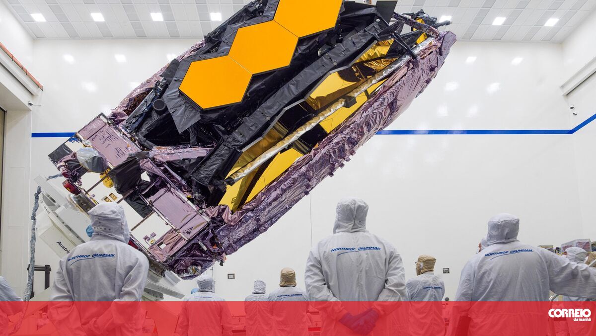 The first images of a giant planet and a bright nebula using the James Webb telescope The first images of a giant planet and a bright nebula using the James Webb telescope