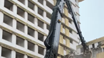 Demolição do prédio Coutinho já começou com equipamento 'único em Portugal'