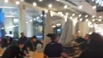 Grupo de jovens estrangeiros envolve-se em cena de pancadaria num restaurante em Cascais