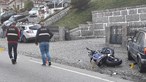 Motociclista morre em colisão com carro em Guimarães