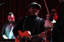 Toy Paris, Manuel Paris, Zé António e Leonel Almeida juntaram-se em palco para homenagear Bana