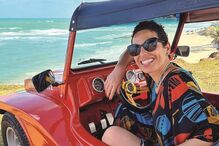 Joana Cruz mostra-se  orgulhosa em biquíni durante férias no Brasil. Locutora aproveita ao máximo dias de sol e calor